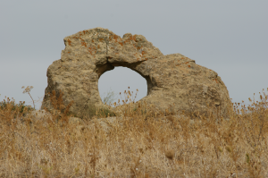 il megalite forato nella Valle dello Jato (Pa)