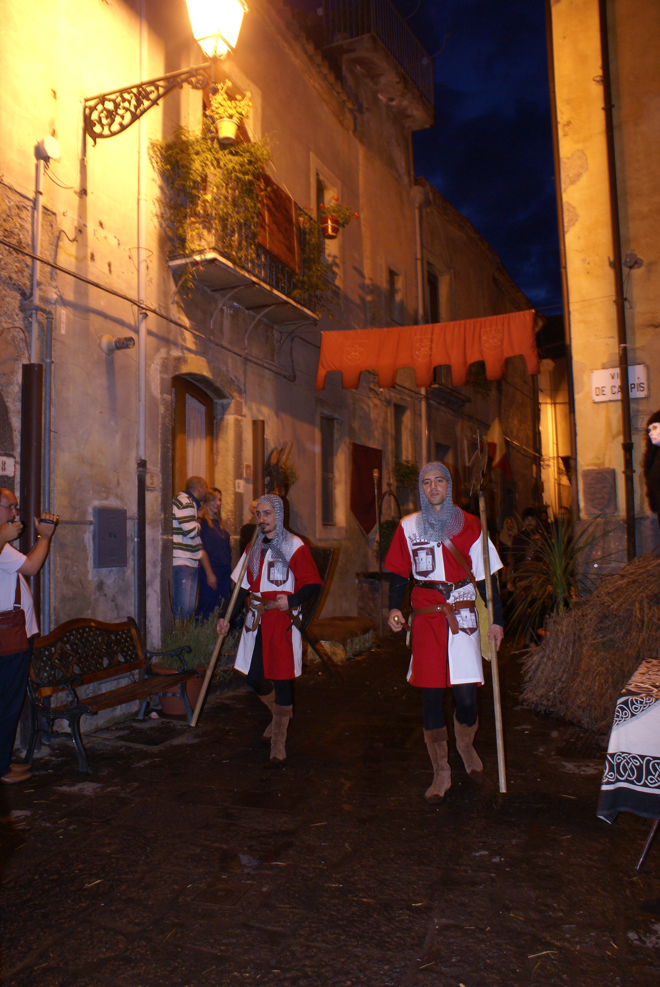 Festa Medievale di Randazzo (Ct). Guerrieri armati.