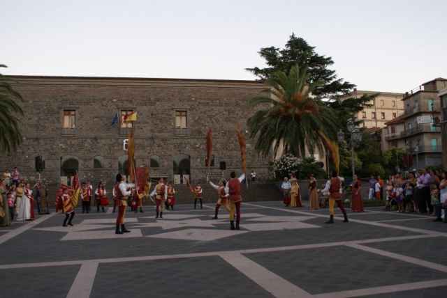 Festa Medievale di Randazzo (Ct). Sbandieratori.