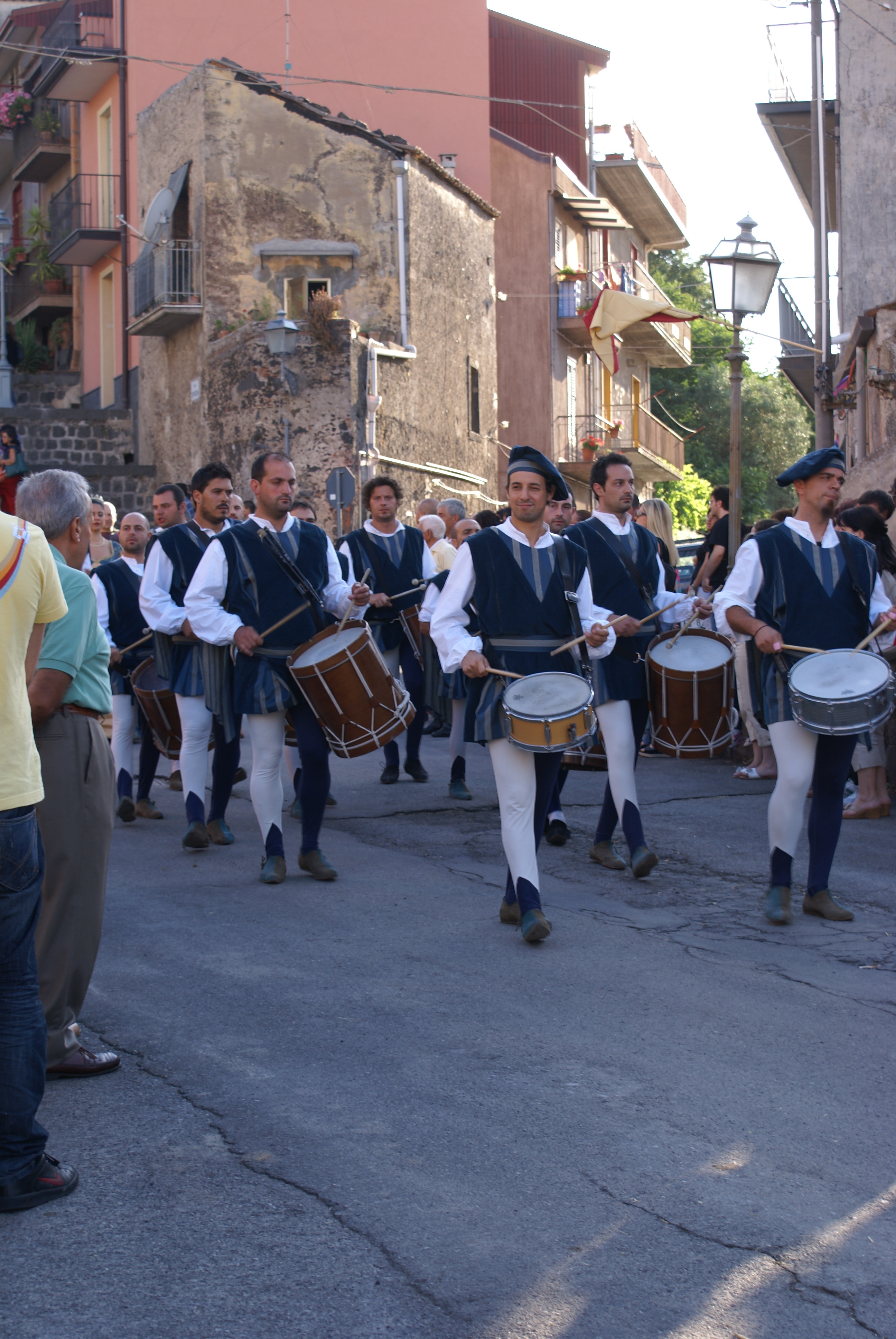 Festa Medievale di Randazzo (Ct). Corteo dei tamburi.
