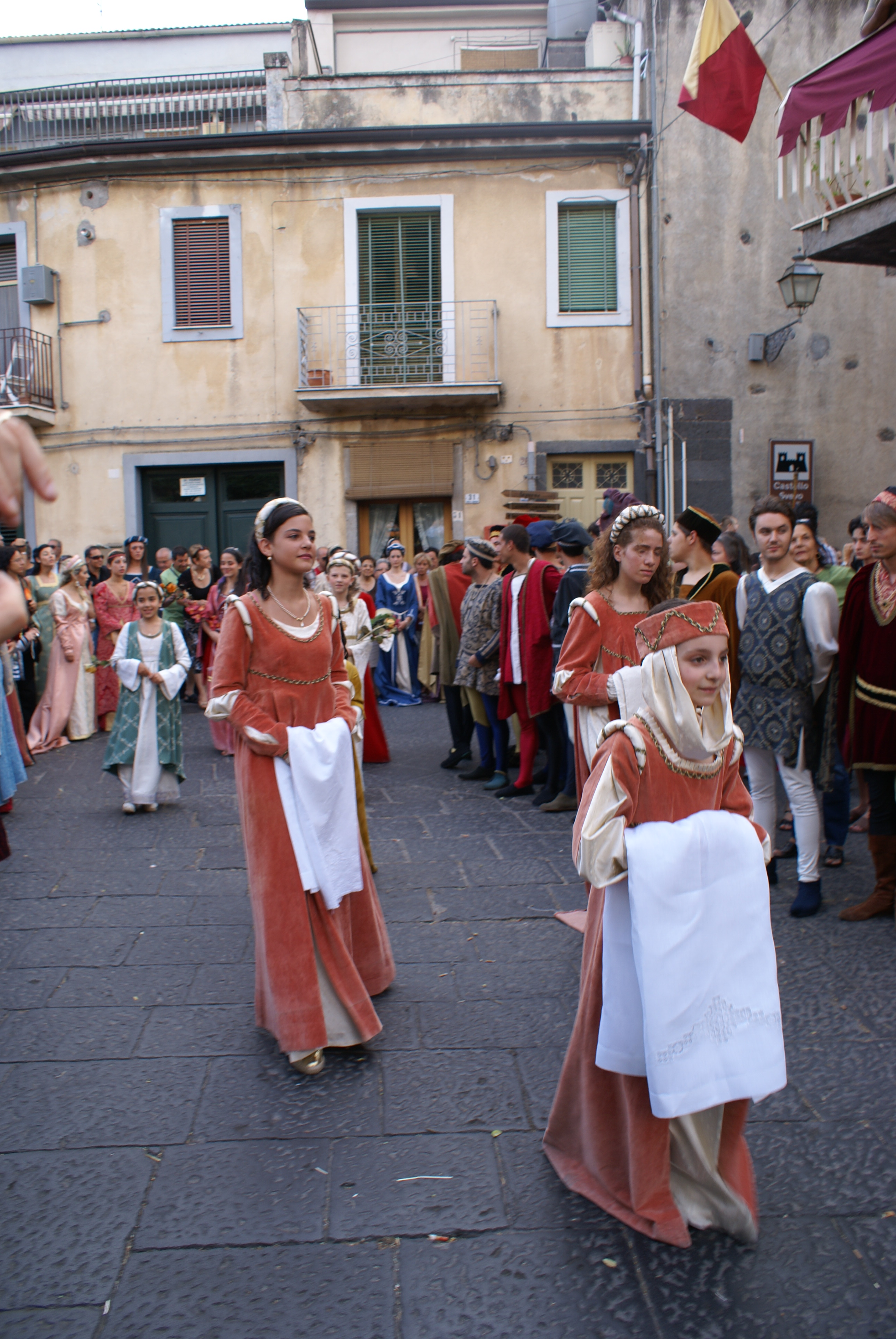 Festa Medievale di Randazzo (Ct). Ancelle.