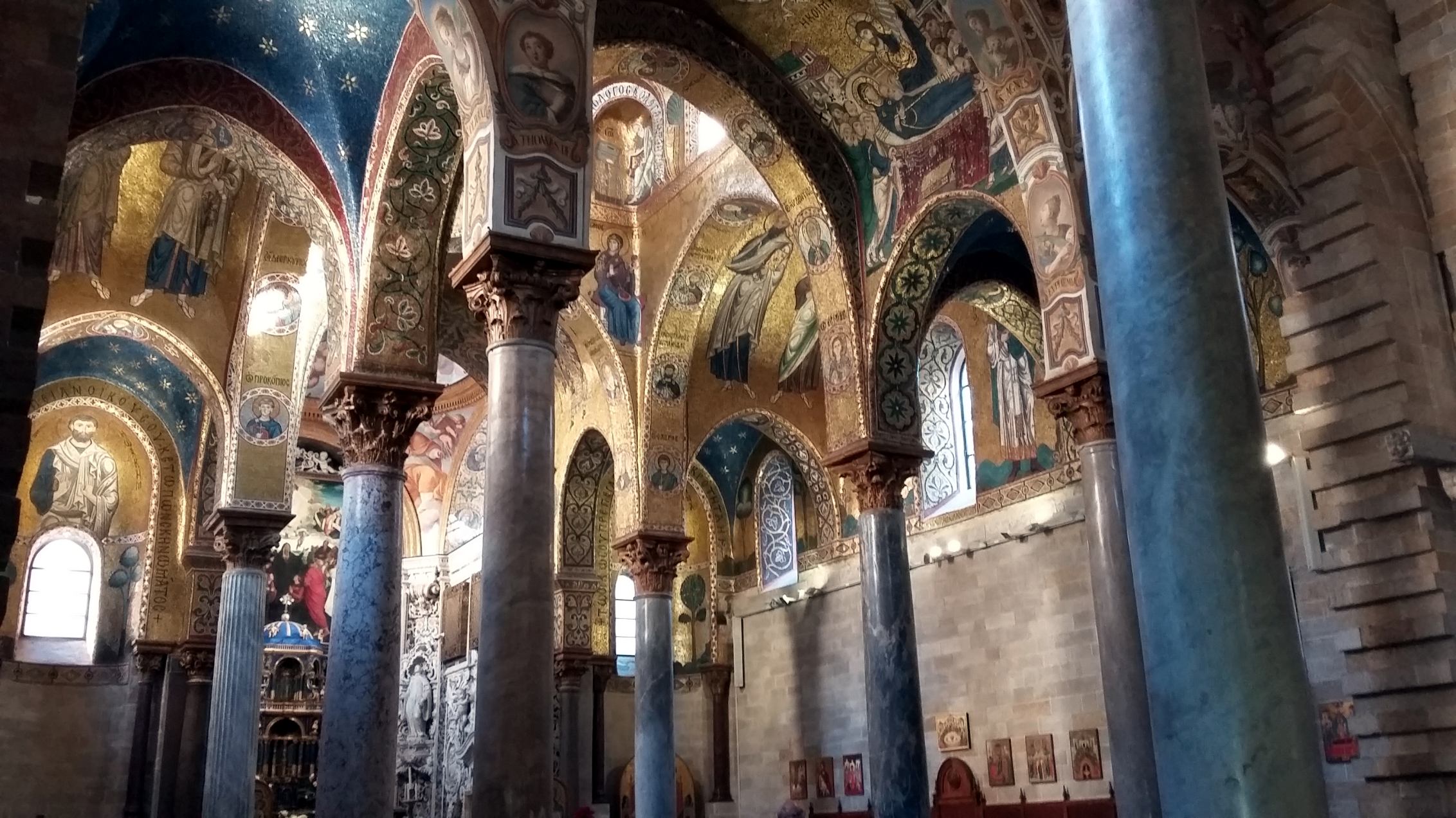 Sicilia turistica insolita e sconosciuta - Chiesa di S. Maria dell'Ammiraglio (Martorana o S. Nicolò dei Greci):  navata laterale destra.